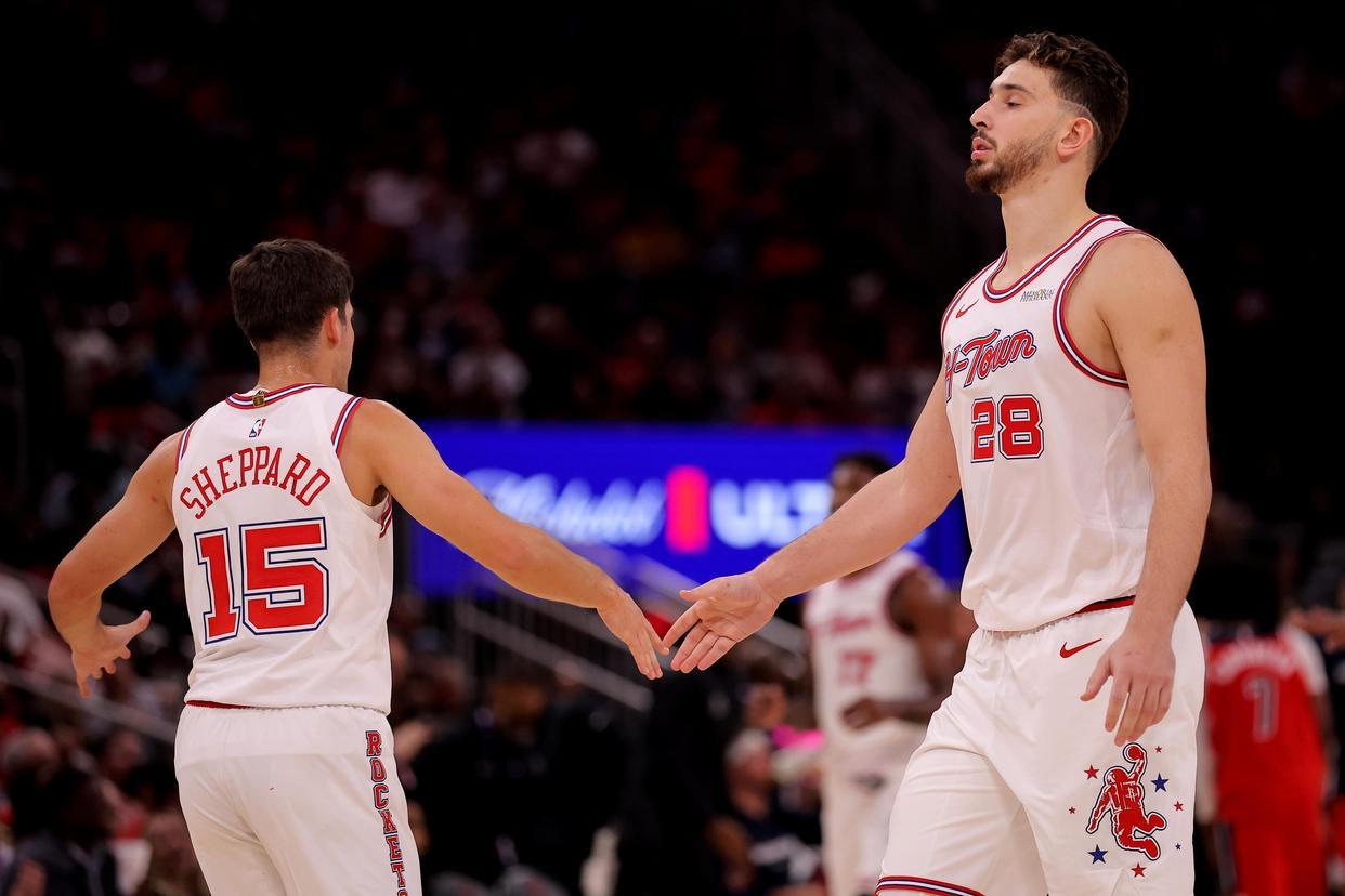 Xingkong sports-首秀26+11+5！火箭弃将爆发，只拿底薪远胜申京，斯通不该放走他